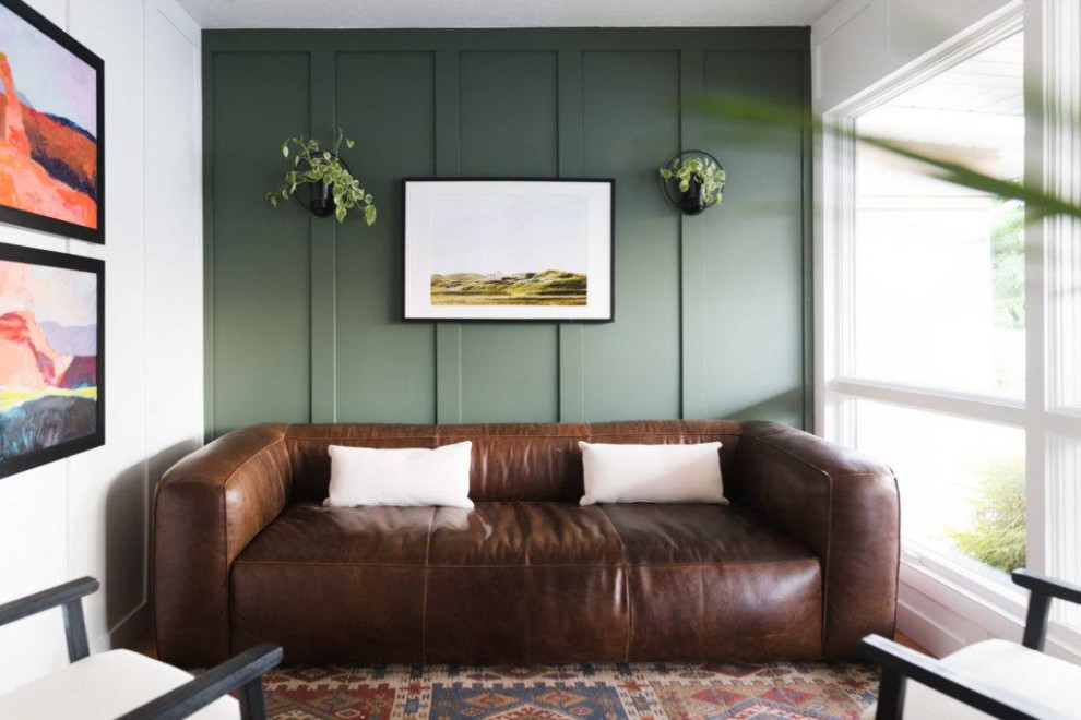 Kleines, Fernseherloses, Abgetrenntes Modernes Wohnzimmer ohne Kamin mit grüner Wandfarbe in Detroit