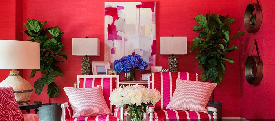 Mittelgroßes, Abgetrenntes Stilmix Wohnzimmer mit verstecktem TV und rosa Wandfarbe in Denver