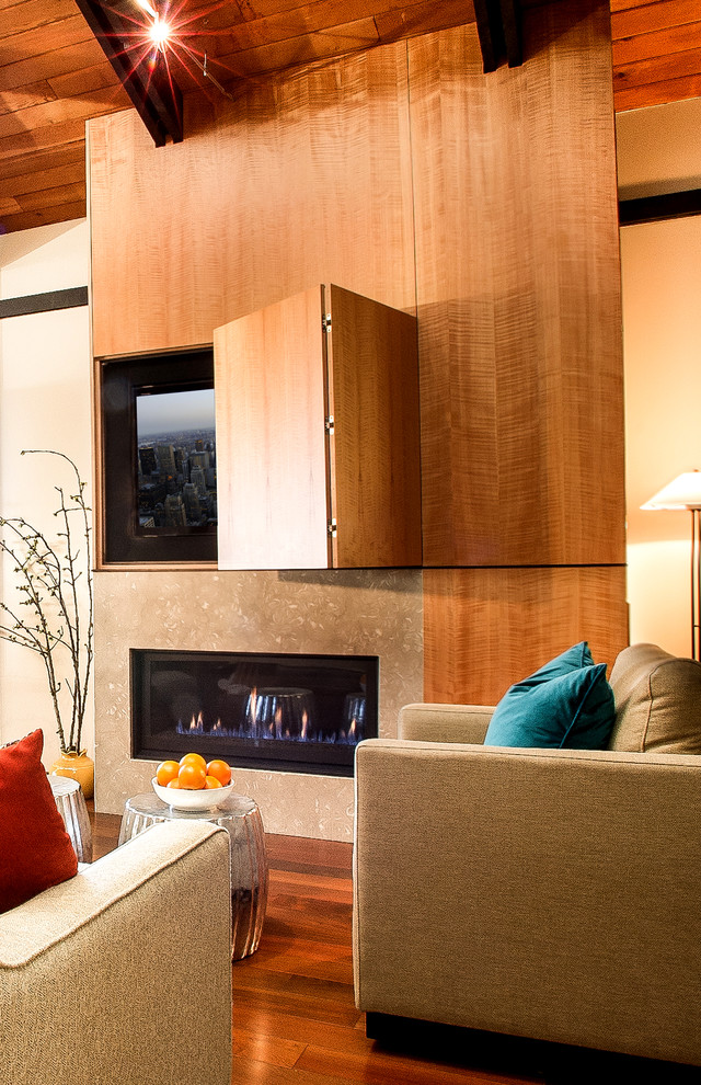 Idée de décoration pour une grande salle de séjour design ouverte avec un mur beige, un sol en bois brun et un téléviseur encastré.