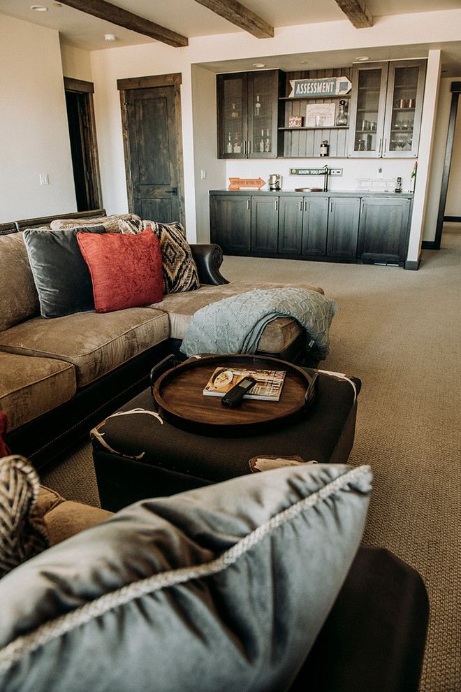 Foto de sala de estar con barra de bar abierta contemporánea de tamaño medio con paredes blancas, moqueta y suelo gris