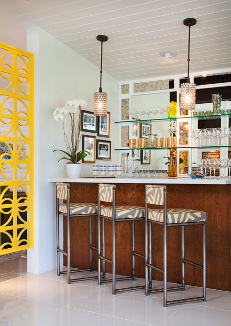 Inspiration for a modern home bar remodel in Los Angeles