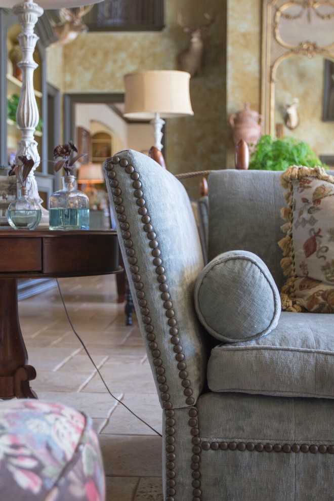 Inspiration for a timeless family room remodel in Birmingham