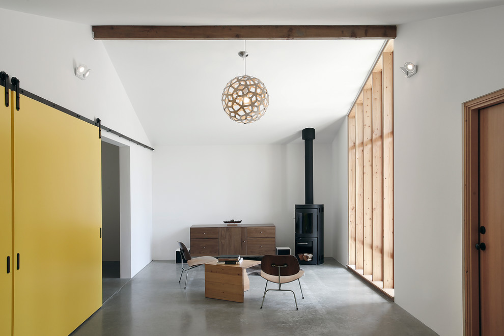 Foto di un piccolo soggiorno minimalista con pavimento in cemento