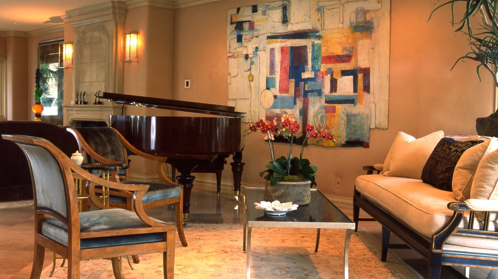 Ejemplo de sala de estar con rincón musical abierta actual grande con paredes beige