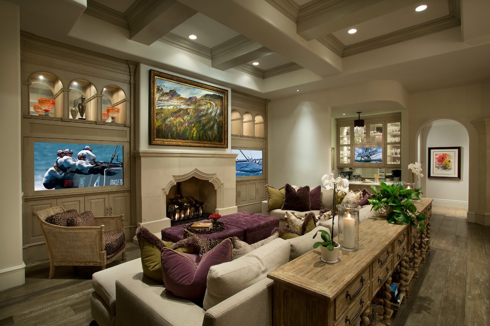 Modelo de salón para visitas clásico con paredes beige, suelo de madera oscura, todas las chimeneas y pared multimedia