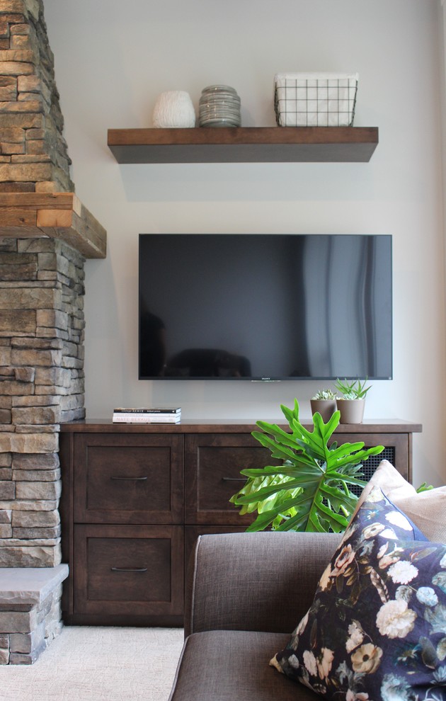 Mountain style family room photo in Vancouver