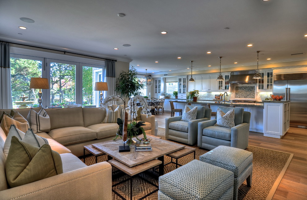Example of a classic family room design in Orange County