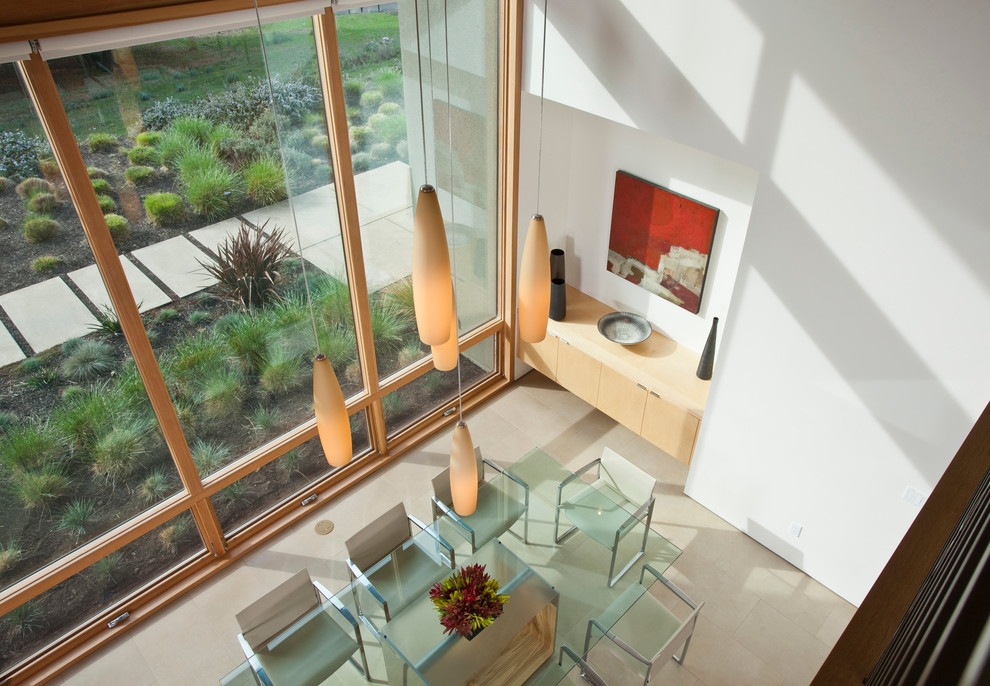 На фото: гостиная комната среднего размера в стиле модернизм