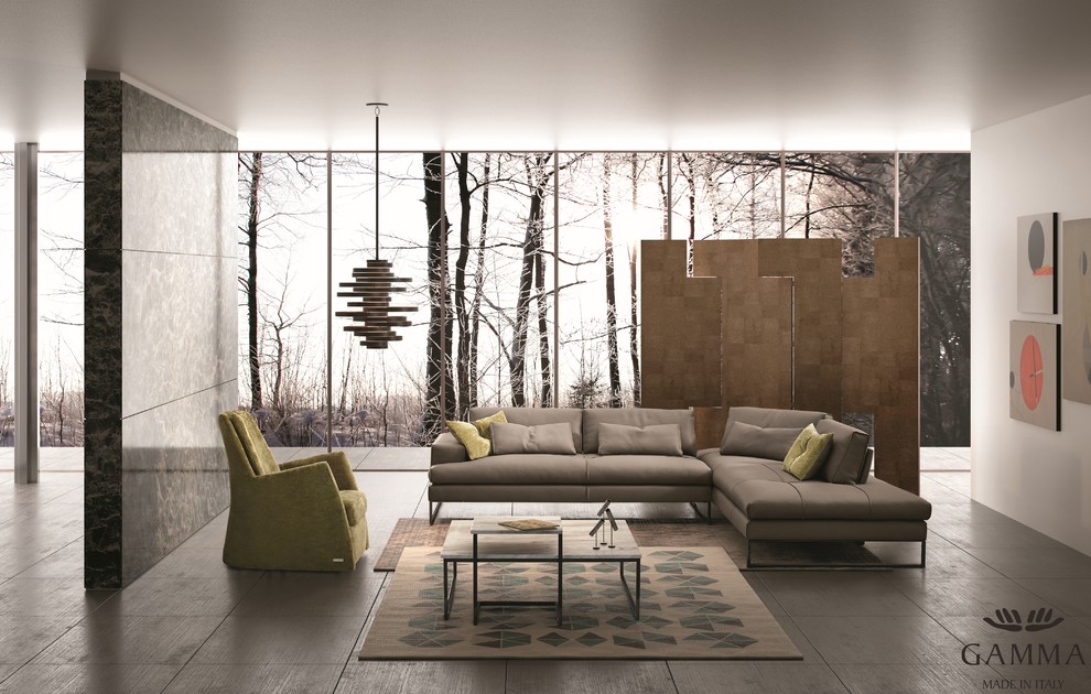 Ejemplo de sala de estar abierta moderna grande sin televisor con paredes marrones, suelo de baldosas de porcelana y suelo gris