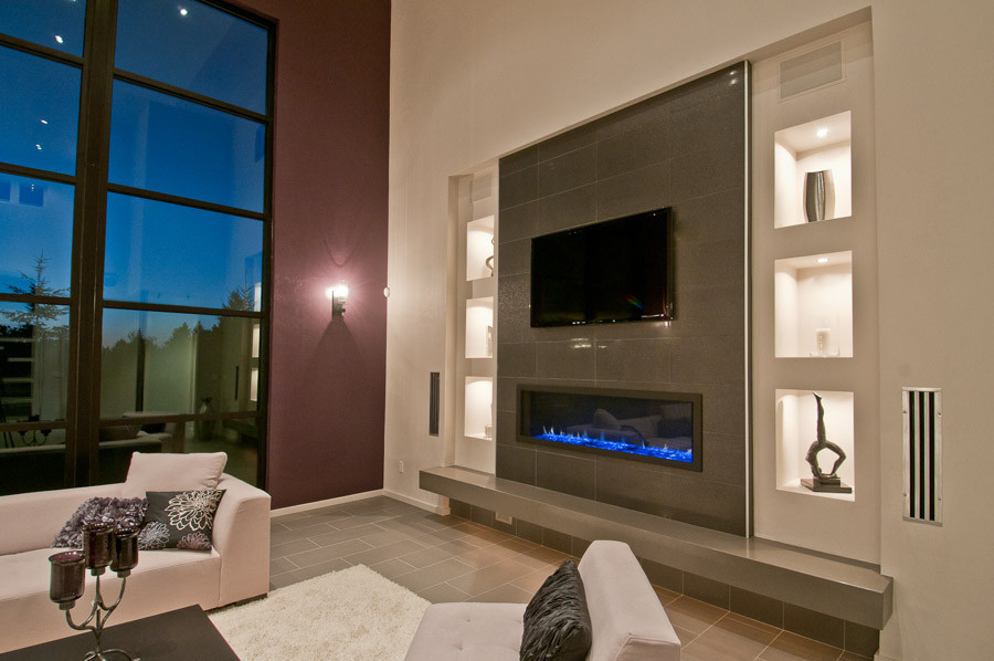 Foto de sala de estar moderna con alfombra