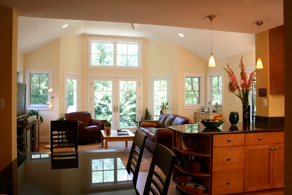 Example of an arts and crafts family room design in DC Metro