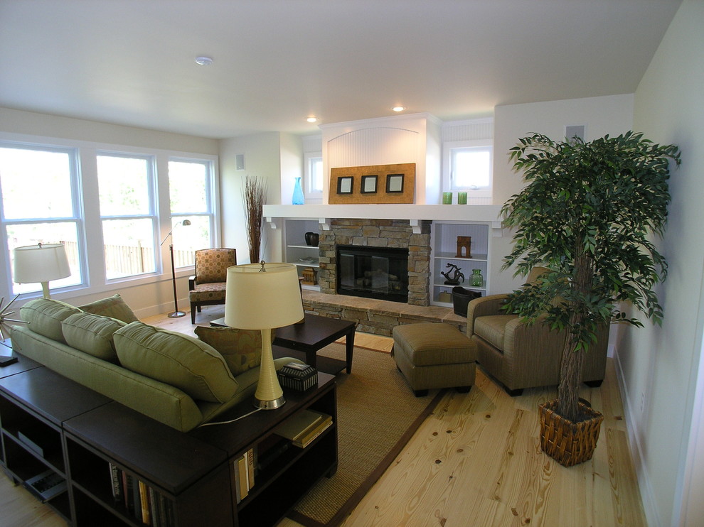Example of a classic family room design in Grand Rapids