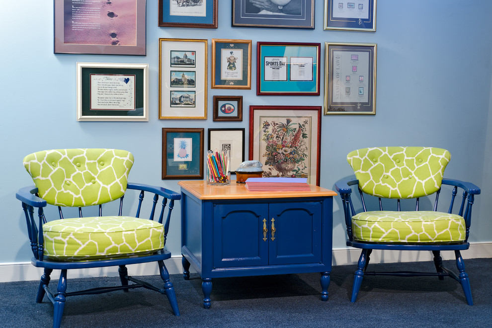 Example of a classic family room design in Richmond with blue walls