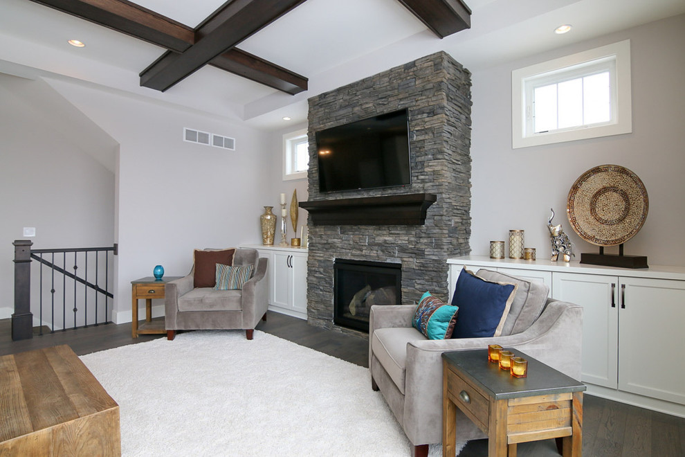 На фото: изолированная гостиная комната среднего размера в стиле неоклассика (современная классика) с белыми стенами, паркетным полом среднего тона, стандартным камином, фасадом камина из камня, телевизором на стене и коричневым полом