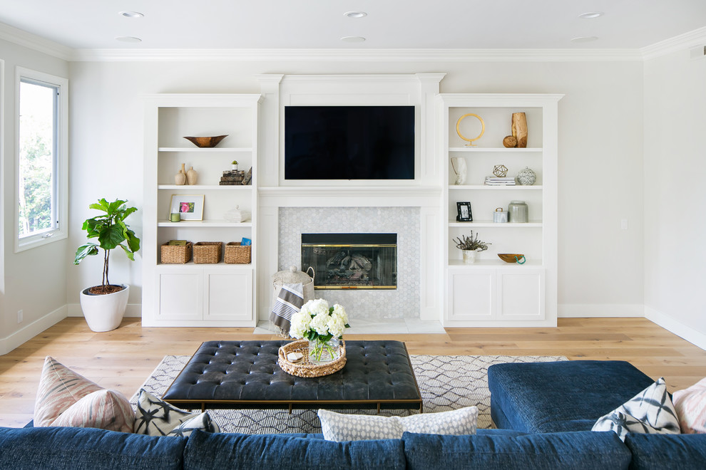 Beach style family room photo in Los Angeles