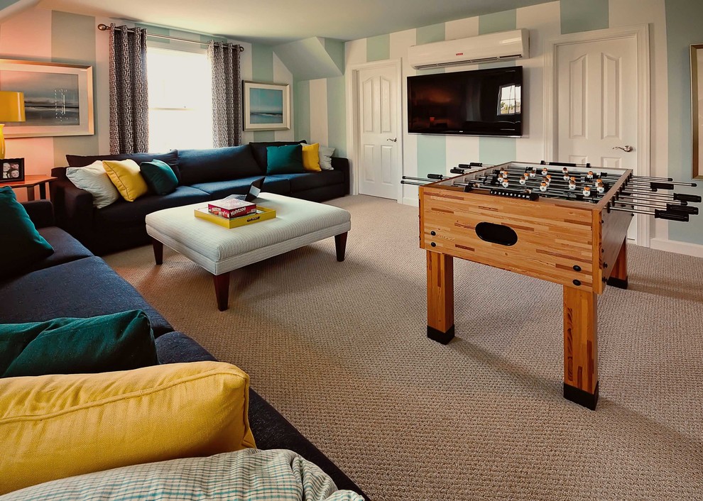 Foto di un soggiorno stile marinaro stile loft con sala giochi, pareti blu, moquette e TV a parete