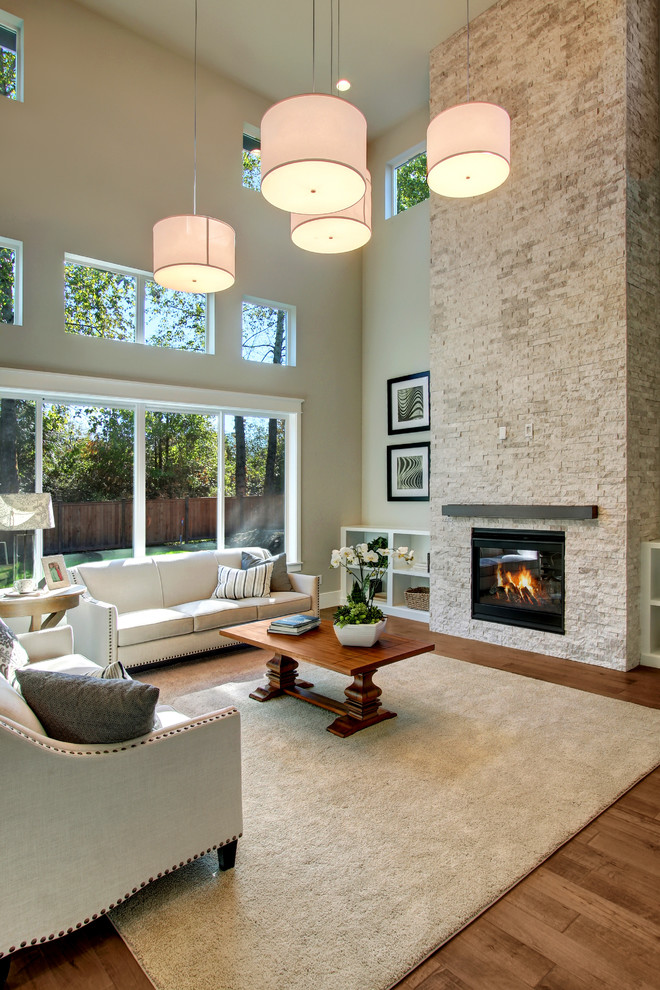 Свежая идея для дизайна: открытая гостиная комната в стиле кантри с серыми стенами, стандартным камином и фасадом камина из плитки - отличное фото интерьера