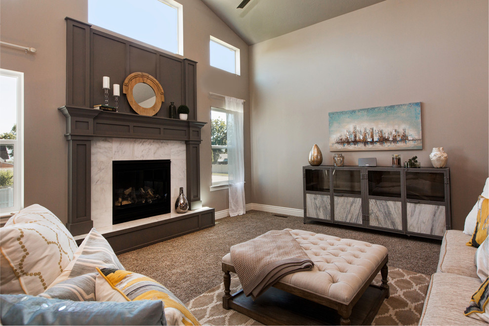 Foto de sala de estar abierta de estilo americano extra grande con paredes grises, moqueta, todas las chimeneas y marco de chimenea de madera