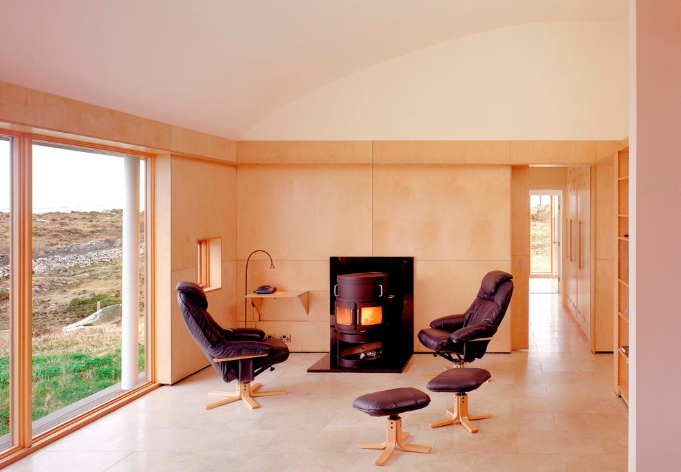 Пример оригинального дизайна: изолированная гостиная комната в стиле модернизм с бежевыми стенами