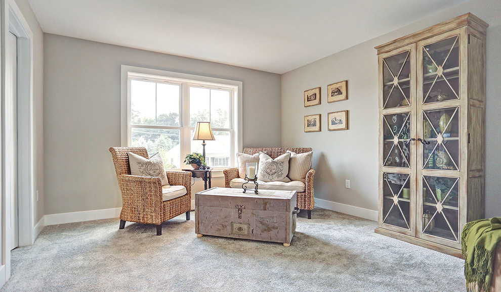 Immagine di un grande soggiorno classico chiuso con pareti grigie e moquette