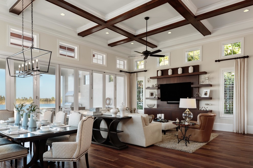 Offenes, Mittelgroßes Klassisches Wohnzimmer ohne Kamin mit beiger Wandfarbe, braunem Holzboden, Multimediawand und braunem Boden in Miami