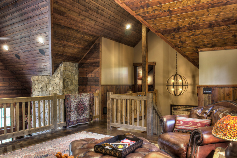Imagen de sala de estar cerrada rústica de tamaño medio con suelo de madera oscura