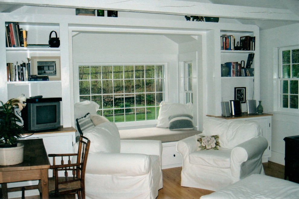 Idée de décoration pour une petite salle de séjour mansardée ou avec mezzanine craftsman.