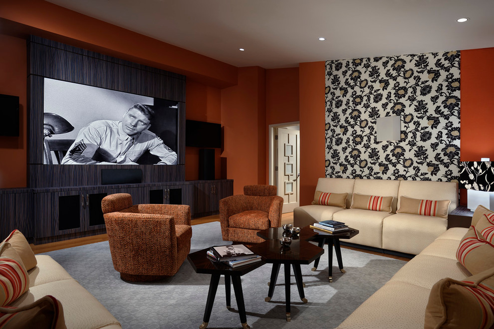 Inspiration pour une grande salle de séjour design fermée avec un mur orange, parquet foncé, aucune cheminée, un téléviseur encastré et un sol marron.