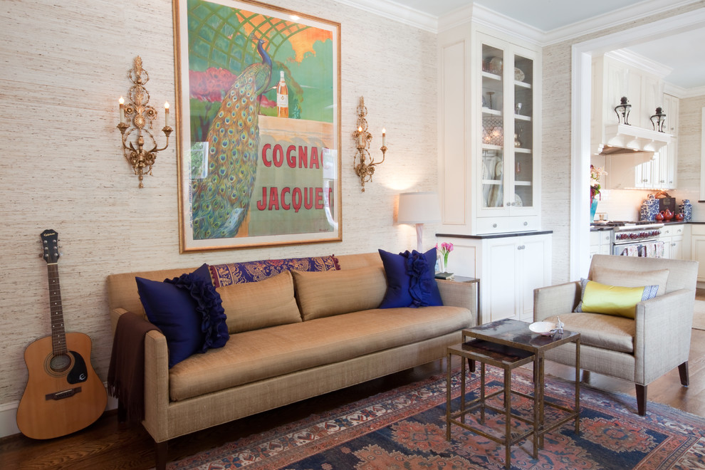 Ispirazione per un soggiorno tradizionale aperto con pareti beige e tappeto
