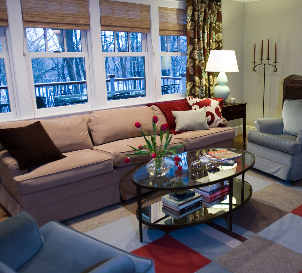 Свежая идея для дизайна: гостиная комната в классическом стиле с серыми стенами - отличное фото интерьера