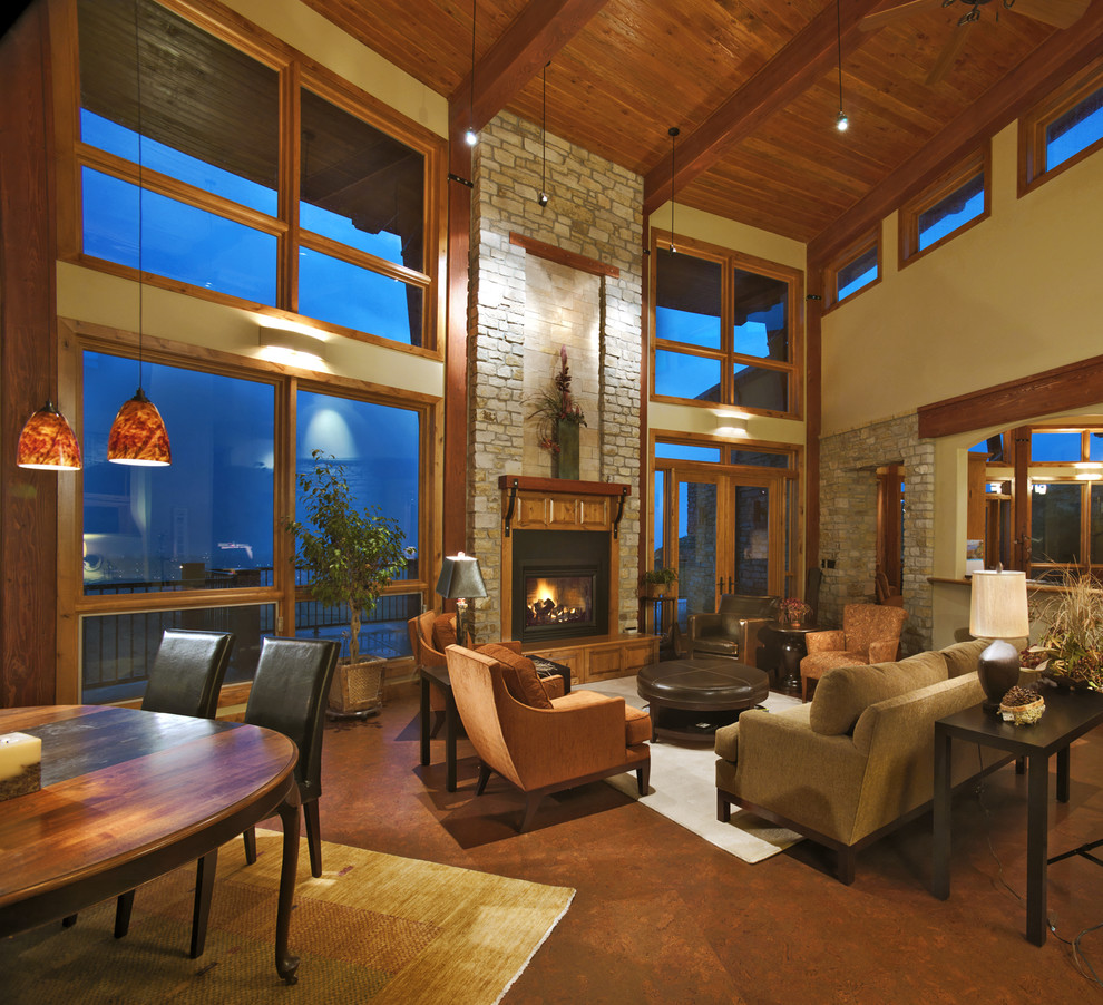 Пример оригинального дизайна: открытая гостиная комната:: освещение в классическом стиле с бежевыми стенами, стандартным камином и фасадом камина из дерева без телевизора