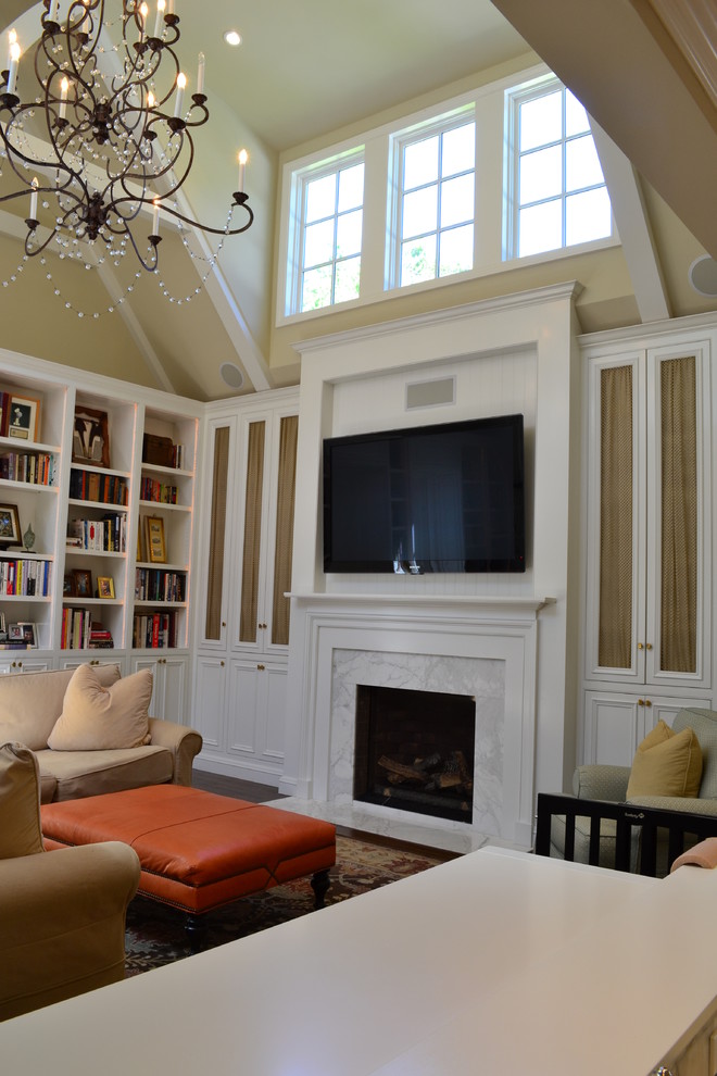 Example of a classic family room design in San Francisco