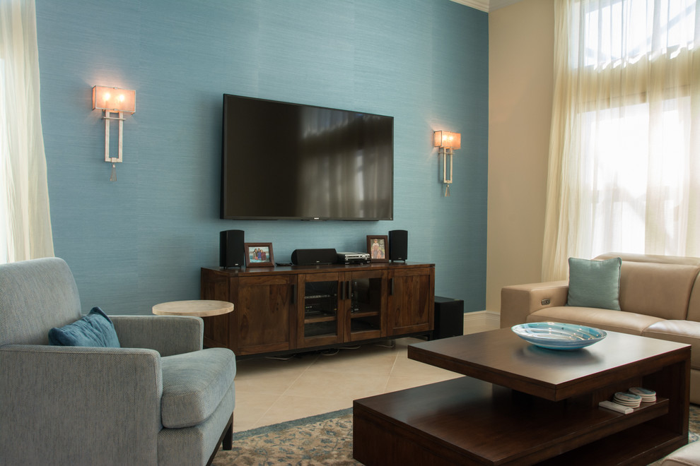 Пример оригинального дизайна: открытая гостиная комната среднего размера в стиле неоклассика (современная классика) с полом из керамогранита, телевизором на стене и разноцветными стенами без камина