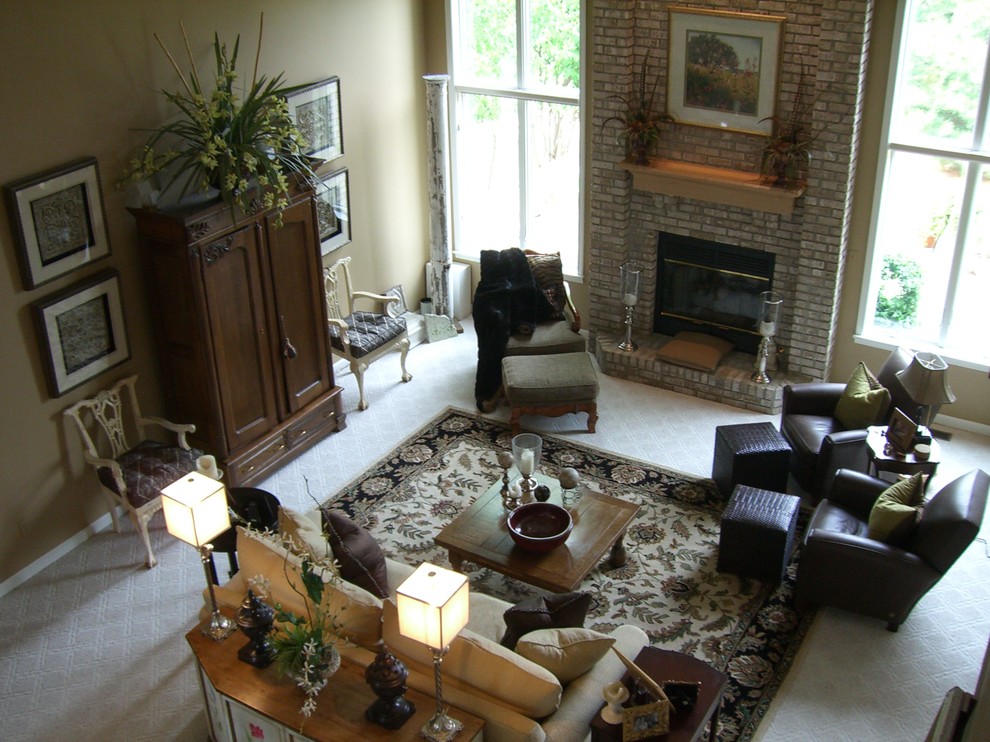Elegant family room photo in Birmingham