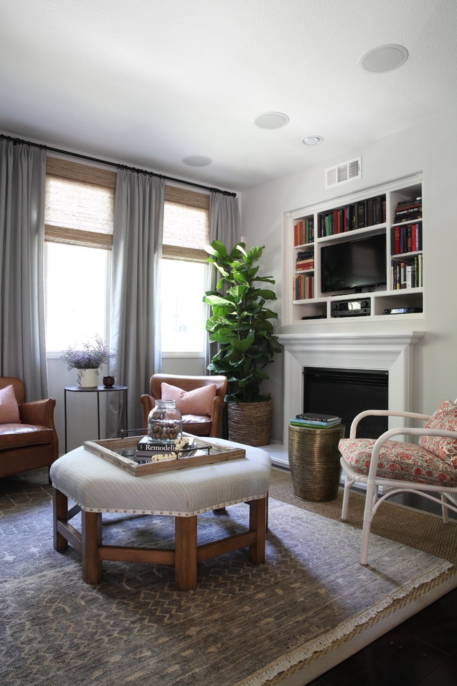 На фото: открытая гостиная комната среднего размера в стиле неоклассика (современная классика) с серыми стенами, темным паркетным полом, стандартным камином и фасадом камина из дерева