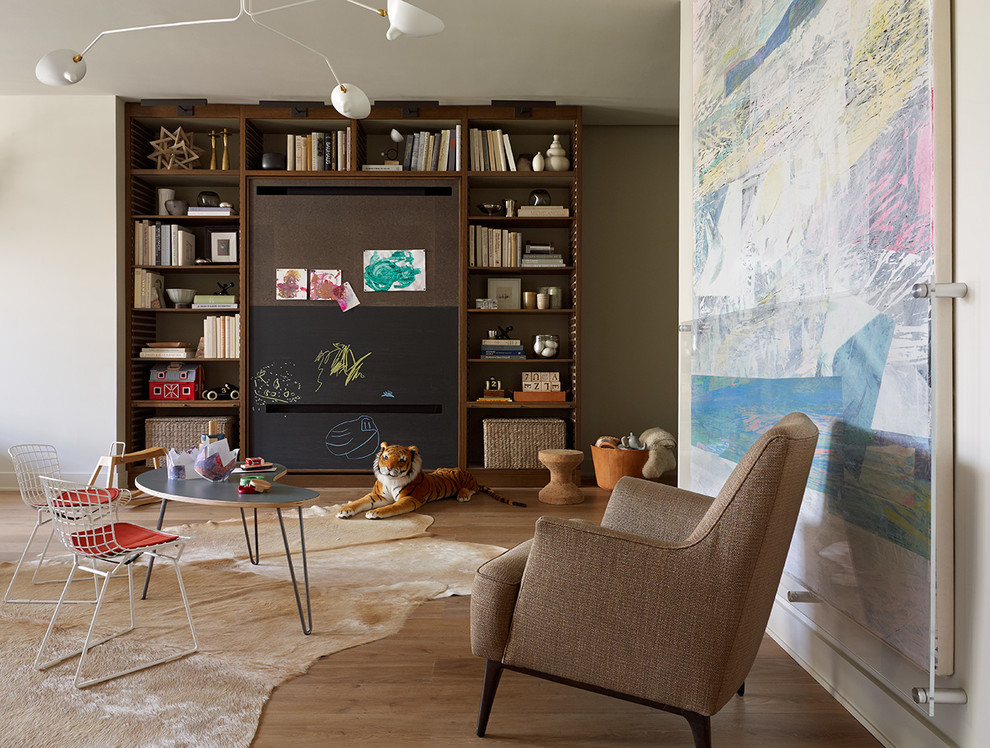 Foto di un soggiorno minimal con pavimento in legno massello medio