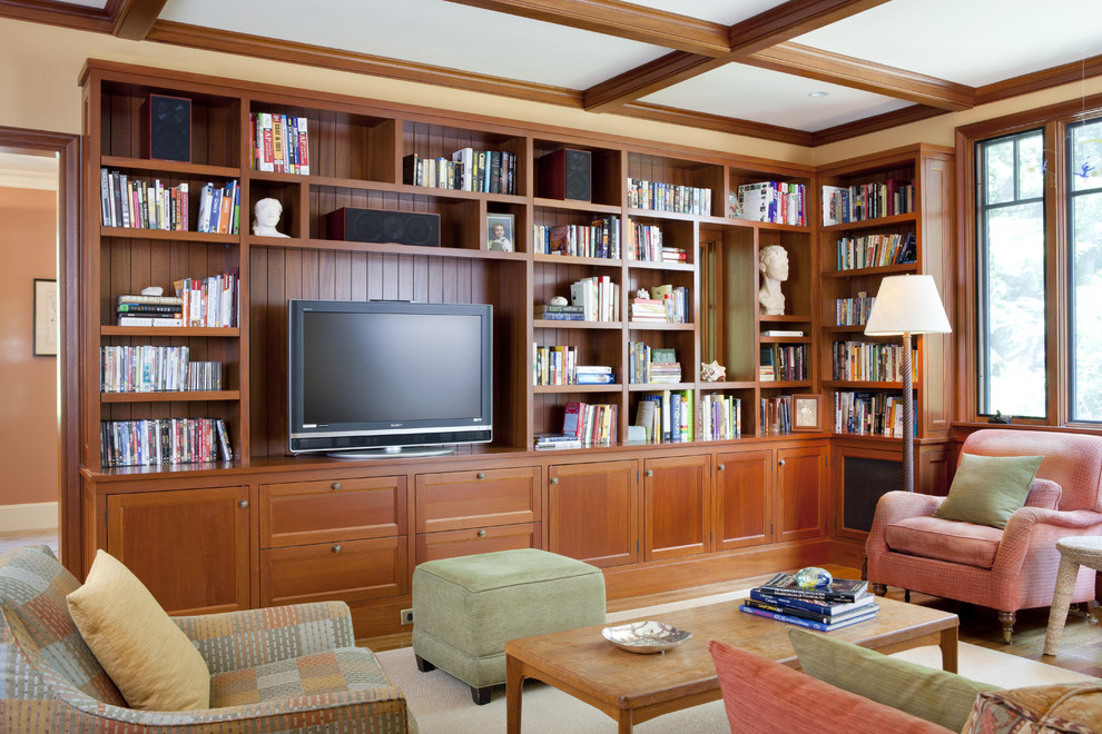 Aménagement d'une salle de séjour classique avec une bibliothèque ou un coin lecture.