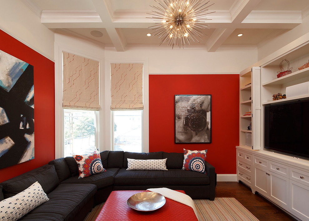 Источник вдохновения для домашнего уюта: изолированная гостиная комната среднего размера в современном стиле с красными стенами, паркетным полом среднего тона и скрытым телевизором