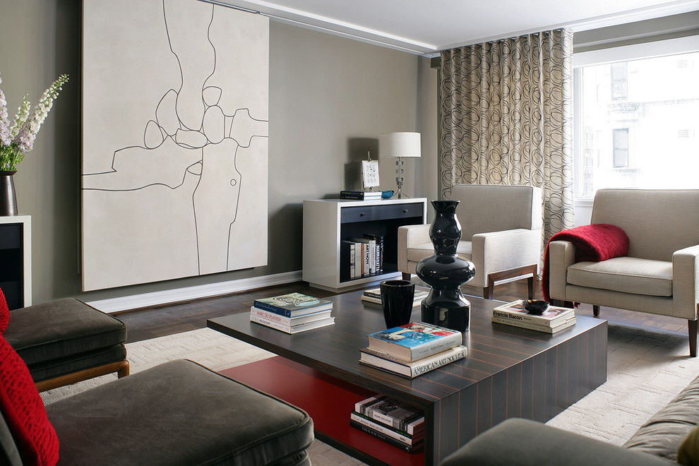 Идея дизайна: открытая гостиная комната в современном стиле с с книжными шкафами и полками, серыми стенами и темным паркетным полом без телевизора, камина