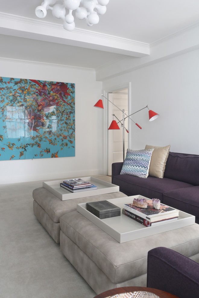 Immagine di un soggiorno contemporaneo di medie dimensioni e aperto con pareti bianche e moquette