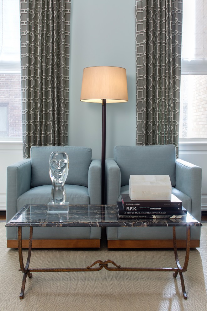 Imagen de sala de estar cerrada contemporánea de tamaño medio con paredes azules
