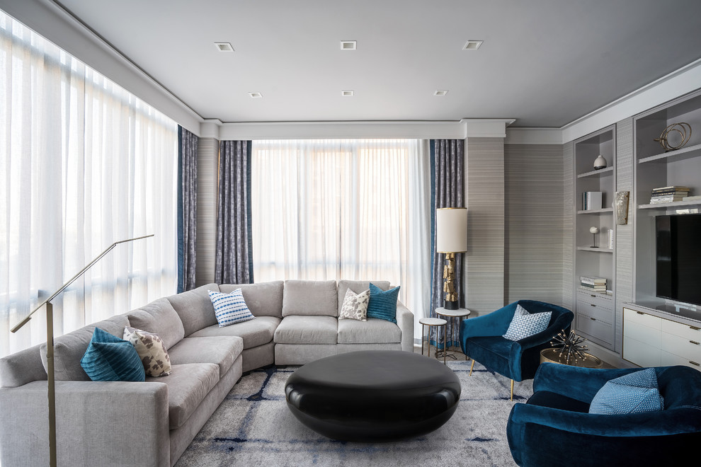 Modernes Wohnzimmer ohne Kamin mit grauer Wandfarbe und Multimediawand in New York