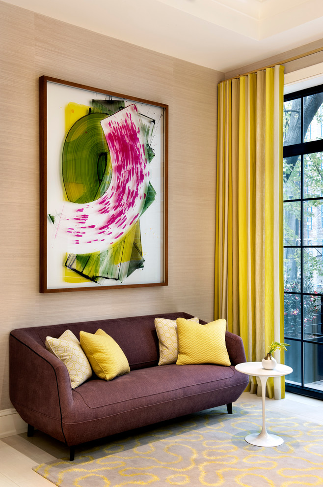 Ejemplo de sala de estar contemporánea con paredes beige