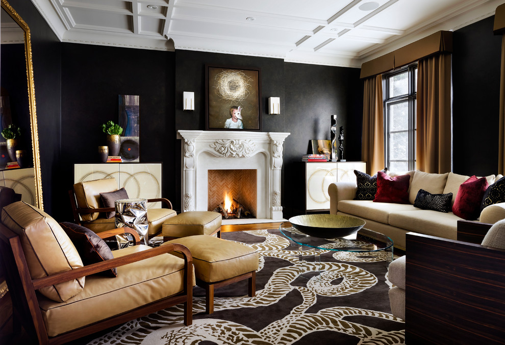 На фото: изолированная гостиная комната в стиле фьюжн с черными стенами, паркетным полом среднего тона, стандартным камином, фасадом камина из штукатурки и коричневым полом с