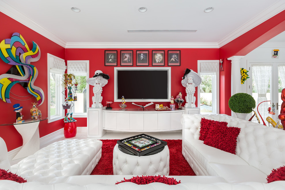 Ispirazione per un soggiorno eclettico di medie dimensioni e chiuso con pareti rosse, pavimento in gres porcellanato, nessun camino, parete attrezzata e pavimento bianco