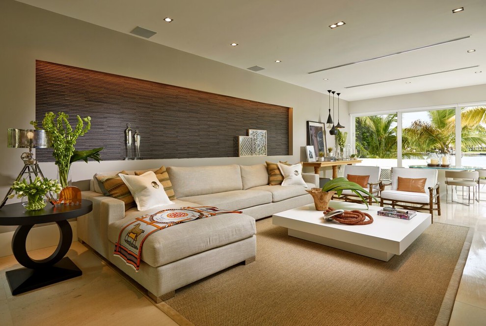 Großer, Abgetrennter Moderner Hobbyraum ohne Kamin mit grauer Wandfarbe, Marmorboden und Multimediawand in Miami