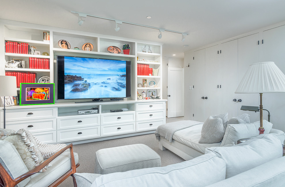 Ispirazione per un soggiorno tradizionale con pareti bianche, moquette, parete attrezzata e pavimento grigio