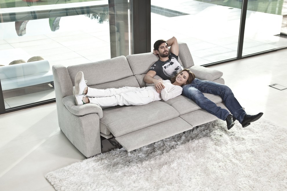 Vianna Sectional Sofa Power Recliner by Famaliving California Modern