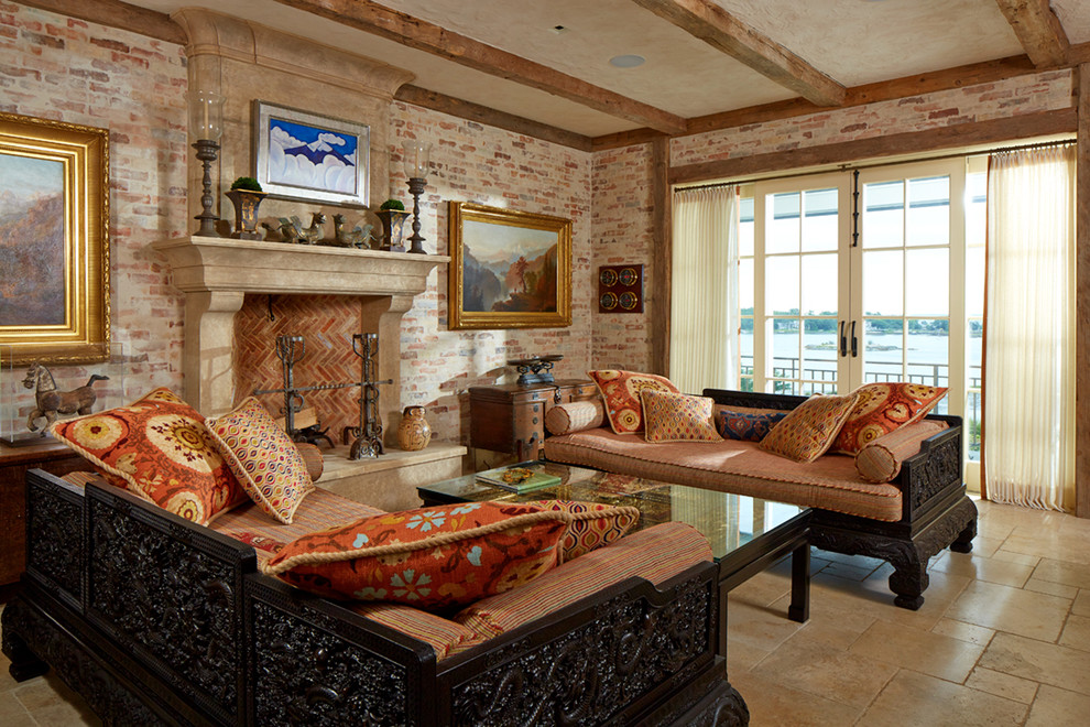Imagen de sala de estar cerrada tradicional con suelo de piedra caliza, todas las chimeneas y marco de chimenea de piedra