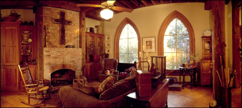 Cette image montre une salle de séjour traditionnelle.